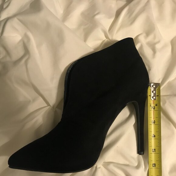 Black heeled ankle boots by JustFab - Picture 4 of 4